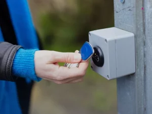 Taglezer voor toegangscontrole met RFID-tag