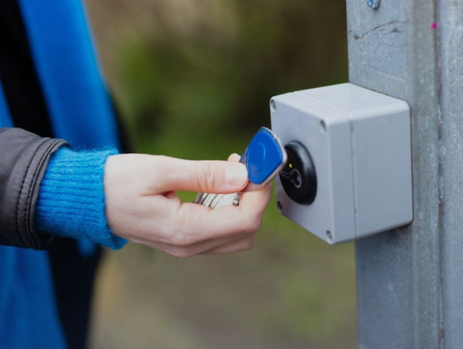 Taglezer voor toegangscontrole met RFID-tag