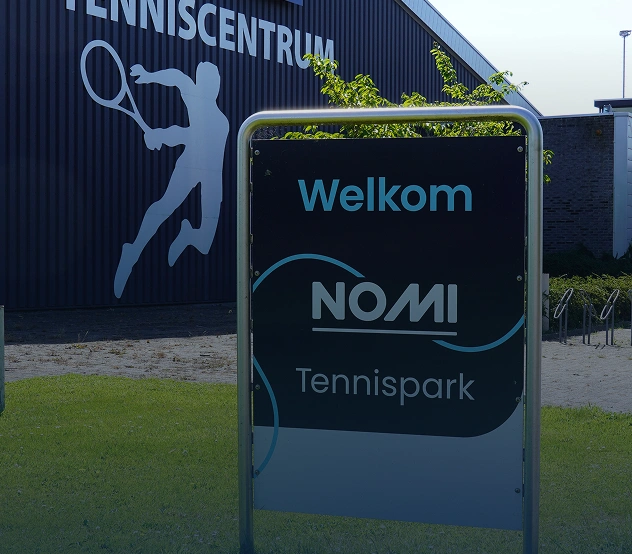 Entreebord van Tennisvereniging NOMI