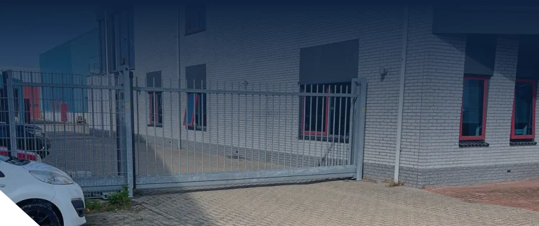Elektrische schuifpoort bij Bloemhof in Bolsward​