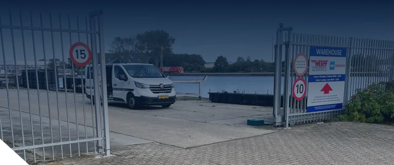 Elektrische schuifpoort bij De Wolff Konstruktiebedrijf in Heerenveen​